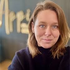 Jodi Gill's Instagram, Twitter & Facebook