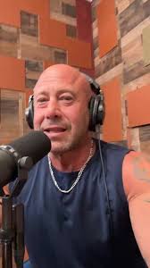 @eastsidedave gives @whothefuckisrobwhite a tattoo. @moderndaymanshow