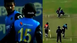 Player of bangladesh national cricket team with great passion for the game. Mushfiqur Rahim Had Tried To Hit Teammate Twice In The Same Match Another Video Goes Viral Cricket News India Tv