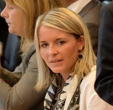 Jean Thiel (Ecolo) quitte le conseil communal de Seraing pour aller vivre  au Bénin, il sera remplacé par Carmelo Sciortino qui siégera comme  indépendant