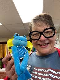 Is there anyone in this group that is good at sewing or quilting and could  make a quilt out of some old t shirts i have?