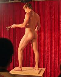 Nate Crnkovich mostra un pisellone enorme nella serie HBO Minx - BitchyX