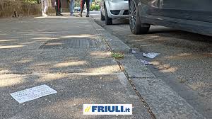 Biglietti xenofobi trovati a Udine: incitazioni alla violenza in Viale Vat