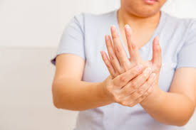 Les douleurs à la main ne sont forcement liées à de l'arthrose.ici des étirements de la main pour assouplir les doigts et éviter les problèmes musculaires. Doigt Engourdi Ce Que Ca Veut Dire
