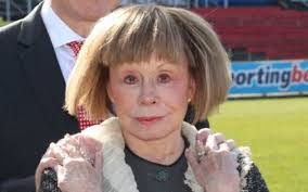 Jeanne Pratt's Instagram, Twitter & Facebook