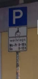 Bis diese änderung in kraft tritt, gelten weiterhin die bußgelder des aktuellen bußgeldkatalogs. Parkplatz Verkehrsschild Parken Verkehrsschilder Behindertenparkplatz