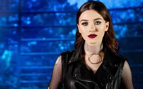 Inimă, tu nu știi oare, când iubești te mai și doare. Ioana Ignat From Romania Popnable