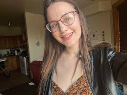 Anna Hammack's Instagram, Twitter & Facebook