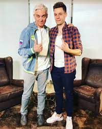 Юрий дудь женат, у него есть сын данила. Yurij Dud Biografiya