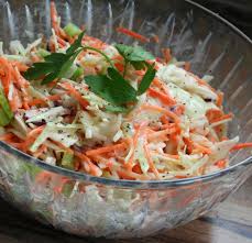 Salade De Chou Cremeuse Comme Au St Hubert Recettes Ma Fourchette Cold Meals Healthy Breakfast Recipes Salad Recipes