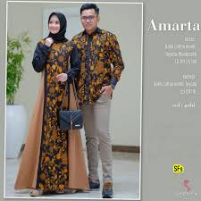 Baju batik tengah jadi trend fashion dan mulai disenangi oleh banyak orang. Kombinasi Polos Model Baju Gamis Batik Terbaru 2020 Hijabfest