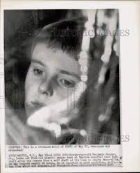 1957 Press Photo Benjamin Hooper rests in hospital bed in New York after  rescue