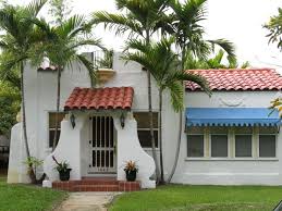 Marquise De Porte Informations Et Beaucoup D Idees Bungalow Espagnol Architecture Tropicale Maisons De Style Espagnol
