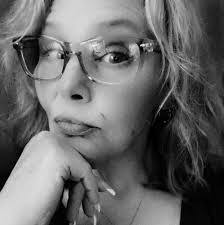 Ariel Myers's Instagram, Twitter & Facebook