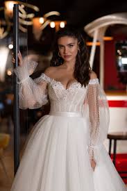 C' mes ce tutoriel vous permet de créer simplement un patron de manche en lancer une robe avec manches courtes ballons en plein automne, ainsi, … Robe De Mariee A Manche Bouffante Oksana Mukha Paris