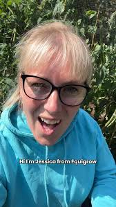 What is top dressing? 🍃 Top dressing is the process of spreading a thin  layer of organic material over the soil surface around plants to boost soil  quality, supply nutrients, and promote