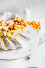 White Chocolate And Lemon Curd Pavlova Broma Bakery Recipe Pavlova Pavlova Recipe Lemon Curd