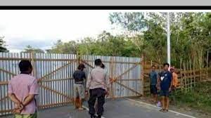 Show more posts from jlabaudio. Viral Foto Jalan Di Muarojambi Ditutup Dengan Seng Pihak Kepolisian Beri Penjelasan Tribunnews Com Mobile