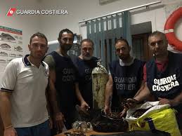 Infatti, vi sono numerose parti di costa frastagliate e a strapiombo sul mare, mentre altre sono completamente collinari. Guardia Costiera Denuncia E Sequestro Di 40 Kg Di Datteri Di Mare