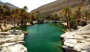 تدفق مياة العيون والينابيع