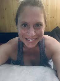 Hey old man.. Will you date a young lady of 41year From Illinois Single  mom, to my loved daughter, Emily 🥰😍😘🤩 Good morning to you all 🥰😍😘🤩