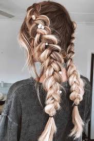 Le châtain naturel fait partie des grandes tendances du printemps/été 2019. Nouvelle Tendance Coiffures Pour Femme 2017 2018 Coiffure Tresses Laterales Pour La Saison De Printemps Braids Porter Une Belle Et Elegante Listspirit Com Leading Inspiration Culture Lifestyle Magazine