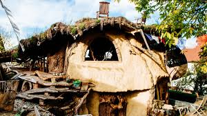 Weitere ideen zu hobbit häuser, hobbit, hobbithaus. Landkreis Landshut Die Schlacht Um Das Hobbit Haus Bayern Sz De