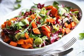 Rosenkohl Radicchio Salat Mit Ofenkurbis Granatapfelkernen Orangenvinaigrette Veggies Vegan Rezept Radicchio Salat Rosenkohl Lebensmittel Essen
