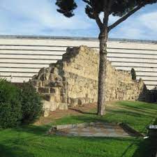 Somit wurde die sogenannte servianische mauer (die aus dem 4. Servianische Mauer Rom Forum