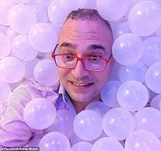 Fairytale ending for humble Met Museum security guard