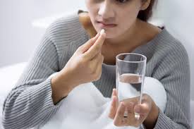 Madu asli dapat membantu membunuh bakteri dan karena sifat ini, minyak cengkeh dapat digunakan sebagai antibiotik alami untuk melawan bakteri. 4 Kiat Mengurangi Efek Samping Antibiotik Secara Alami
