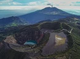 Si continúas navegando estás dando tu consentimiento. Al Fondo Volcan Turrialba Visto Desde El Volcan Irazu Costa Rica Pura Vida Adventure Travel Explore Cool Places To Visit Over The River