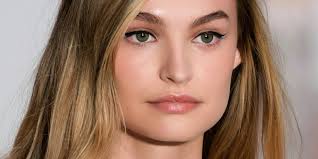 Passez aux cheveux et mèches couleur miel. Comment Avoir Un Balayage Sur Mesure Marie Claire
