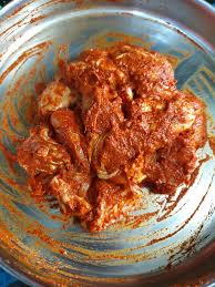 Kalau buat dekat rumah ni, kita boleh buat ikut selera tekak kita. Resepi Ayam Goreng Berempah Ala Mamak Rangup Di Luar Juicy Di Dalam