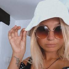 Anya Moses's Instagram, Twitter & Facebook