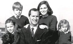 Lucía Bosé deja a sus hijos una herencia angelical pero muy difícil de  vender