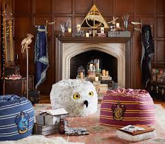 Pufes Caixas Organizadoras Baus Luminaria De Piso Toalhas Ganchos Garrafas Tudo Decoracao Quarto Harry Potter Harry Potter Filhos Decoracao Harry Potter