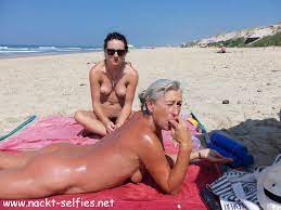 mutter und tochter nackt am strand privates fkk foto › Nackt-Selfies