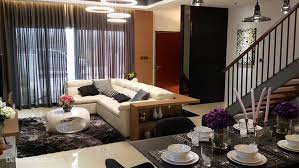 Dekorasi rumah teres setingkat berkeluasan 22×70 sqft ini berkonsepkan minimalis yang mana tidak terlalu sarat dengan perabot dan hiasan dinding. Interior Design Ruang Tamu Rumah Teres Interior Rumah