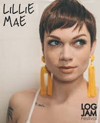 Daisy Bergman's Instagram, Twitter & Facebook