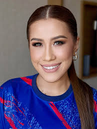 Terima kasih banyak atas sokongan dan penghargaan atas cubaan saya  menyanyikan lagu Sunda Es Lilin! Lagu yang begitu asing bagi saya, dari  segi bahasa dan cengkoknya, tetapi saya cuba sebaik mungkin dan