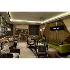 Här checkar du in, beställer room service och ändrar rumstemperaturen med hjälp av en app, och rummen är mycket små och kompakta men snygga. Hub By Premier Inn London Covent Garden London Hotels Yell