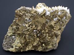 'centrul artistic baia mare' este o instituţie culturală şi educaţională ce are ca şi obiectiv conservarea, colectarea, expunerea şi favorizarea înţelegerii lucrărilor de artă, la cele mai. Muzeul JudeÈ›ean De Mineralogie Calcopirita Exponatul SÄƒptÄƒmanii EziarultÄƒu