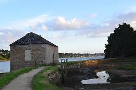 Le recensement réalisé en 2008 mentionne un nombre de 5222. Moulin A Marree D Arradon Golfe Du Morbihan Arradon Golfe Du Morbihan Morbihan Bretagne Routard Com