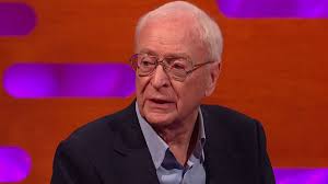 Ne porte jamais de chaussures en daim !" L'étrange conseil de John Wayne à  Michael Caine