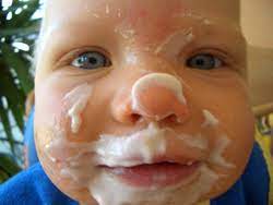 Ab Wann Joghurt Als Babynahrung Kuhmilch Fur Kleinkinder Joghurt Fur Babys Beikost Baby Saugling Kleinkind Kind Ugb Gesundheitsberatung