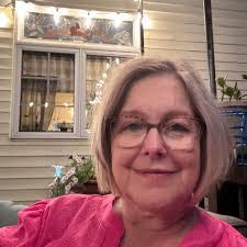 Nicole Bissonnette's Instagram, Twitter & Facebook