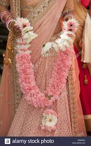 Flowers are one of the biggest costs, especially when using real flowers. Hindu Wedding Garlands Off 78 Buy
