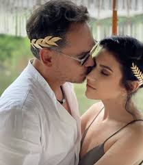 Razvan simion si noua iubita roscata! Cu Lidia Buble Nu S A Purtat NiciodatÄƒ AÈ™a RÄƒzvan Simion Si A Uimit Prietenii ReÈ›ete È™i Vedete