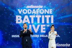 Alan palmieri ed elisabetta gregoraci, con la partecipazione di mariasole pollio, portano in scena la scaletta degli artisti che si esibiranno nel corso del terzo appuntamento promette di far ballare i telespettatori. Battiti Live 2021 Inizio Conduttori E Artisti Presenti Grandi Sorprese Da Amici Tutto Sul Gossip